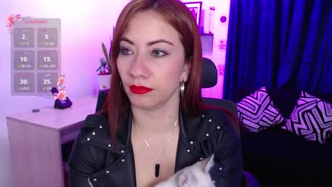 Evee online show from September 2025 04:47:01 AM