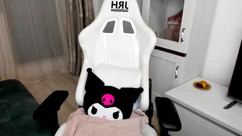 eveeevian online show from March 2025 04:46:02 PM