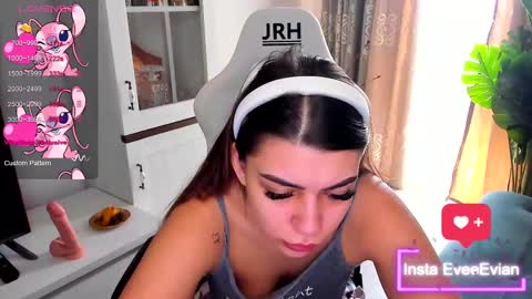 eveeevian online show from March 2025 10:15:02 AM