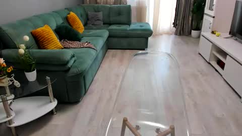 eveeevian online show from September 2025 09:44:01 AM