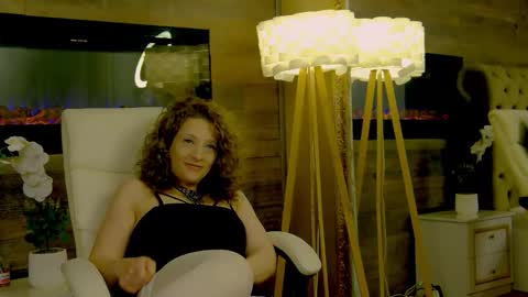 EveHamilton online show from April 2026 10:34:02 PM