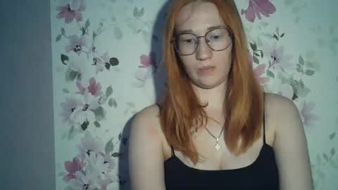 Snapshot of eveliina_shy chatting on June 2026 03:22:02 PM Evelina online show from June 2026 03:22:02 PM