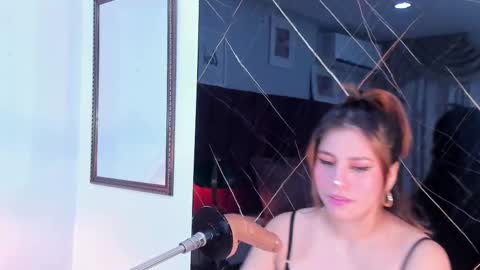 EVELIN online show from October 2025 12:03:01 PM