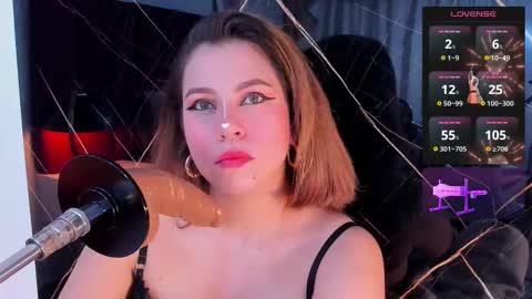 EVELIN online show from October 2025 12:06:01 PM