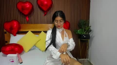 BELLA online show from February 2025 03:05:01 PM