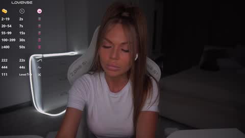Snapshot of evelina_fox chatting on October 2025 02:41:01 PM Evelina online show from October 2025 02:41:01 PM