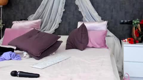 evellynereys online show from February 2025 07:58:02 AM