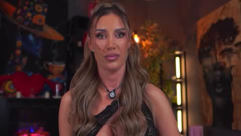 Evelyn online show from March 2026 07:30:01 PM