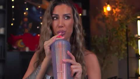 Evelyn online show from March 2026 07:06:02 PM