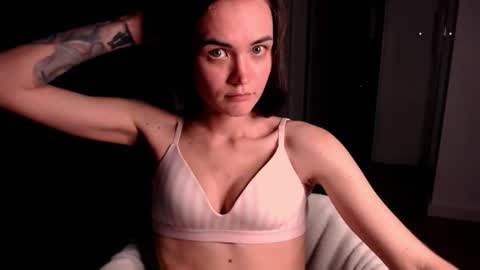 Snapshot of evelyn_gg chatting on November 2025 11:49:02 PM Evelyn online show from November 2025 11:49:02 PM