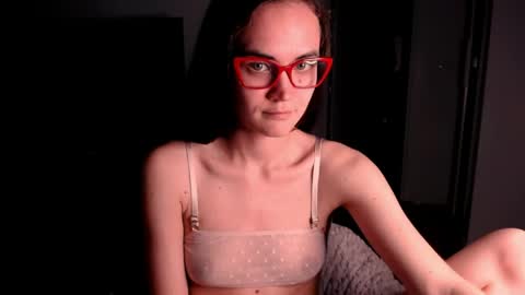 Snapshot of evelyn_gg chatting on April 2026 06:57:01 PM Evelyn online show from April 2026 06:57:01 PM