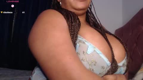 Snapshot of evelyn_sandoval chatting on February 2025 08:17:02 AM Evelyn Sandoval online show from February 2025 08:17:02 AM