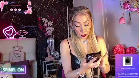 Snapshot of evelynagrey chatting on April 2026 01:21:02 AM EvelynaGrey online show from April 2026 01:21:02 AM