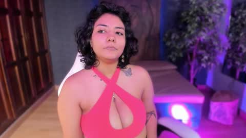  Evelyn  online show from December 2025 12:13:02 PM