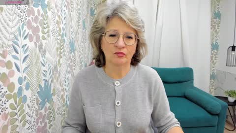 Snapshot of evelynblissful chatting on December 2024 05:04:01 AM Evelyn online show from December 2024 05:04:01 AM