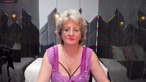 Snapshot of evelynblissful chatting on September 2025 04:58:01 AM Evelyn online show from September 2025 04:58:01 AM