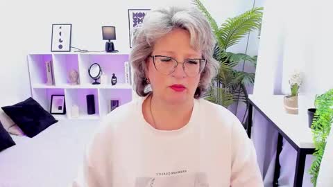 Snapshot of evelynblissful chatting on November 2025 05:21:02 AM Evelyn online show from November 2025 05:21:02 AM