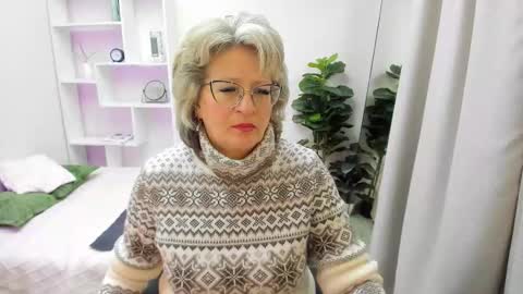 Evelyn online show from January 2026 05:00:01 AM