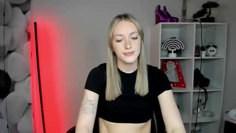 evelynblond online show from February 2026 01:59:01 PM