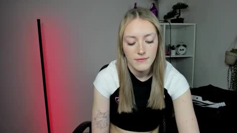 evelynblond online show from March 2026 07:37:02 AM