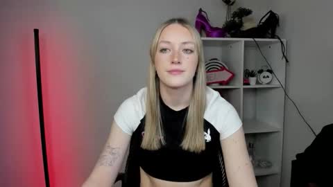 evelynblond online show from March 2026 01:38:01 PM