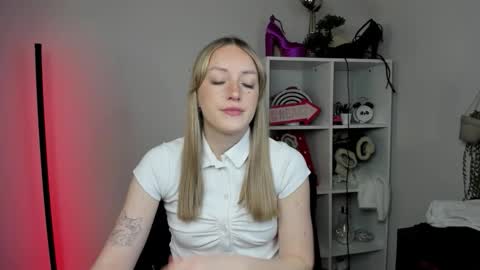 evelynblond online show from March 2026 10:15:02 AM