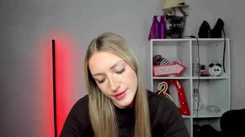 evelynblond online show from May 2026 05:36:01 AM