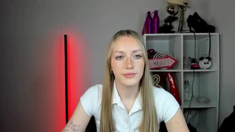 evelynblond online show from May 2026 01:41:02 PM