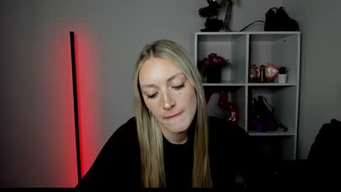 evelynblond online show from July 2026 03:03:02 PM