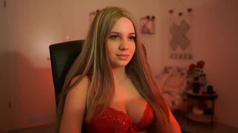 evelyncage_ online show from February 2025 10:14:02 PM