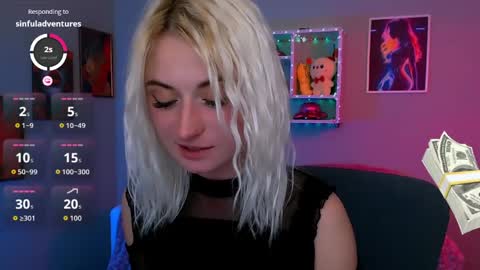 evelynlovelyy online show from April 2026 07:18:02 PM