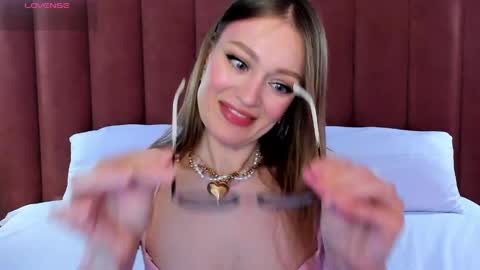 Evelyn online show from April 2026 01:44:01 AM