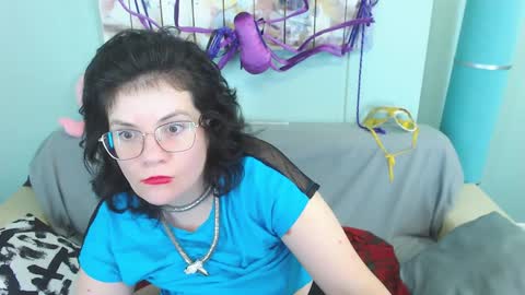 Everly online show from December 2024 07:38:02 AM