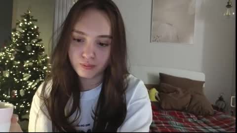evi_woow online show from December 2025 10:28:02 PM