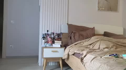 evi_woow online show from April 2026 05:43:01 AM