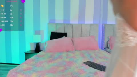 Snapshot of evie_clark_ chatting on December 2024 05:14:02 PM My name is Evie nice to meet you really get to know me better private is open online show from December 2024 05:14:02 PM