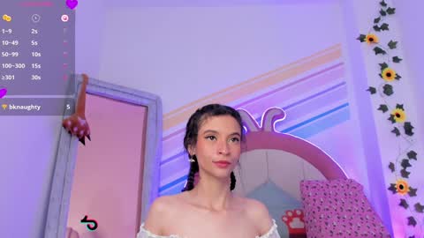 Snapshot of evie_clark_ chatting on December 2024 06:58:02 PM My name is Evie nice to meet you really get to know me better private is open online show from December 2024 06:58:02 PM