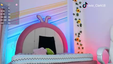 Snapshot of evie_clark_ chatting on February 2025 12:41:01 AM My name is Evie nice to meet you really get to know me better private is open online show from February 2025 12:41:01 AM