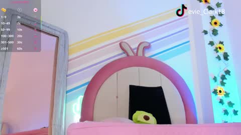 Snapshot of evie_clark_ chatting on February 2025 03:20:01 PM My name is Evie nice to meet you really get to know me better private is open online show from February 2025 03:20:01 PM