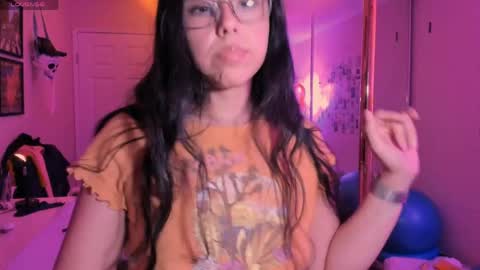 Snapshot of evie_luna chatting on May 2026 03:44:01 AM Evie Luna online show from May 2026 03:44:01 AM