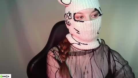 Snapshot of evie_muna chatting on May 2026 02:07:02 AM Renesme White Im here from Monday to Friday online show from May 2026 02:07:02 AM