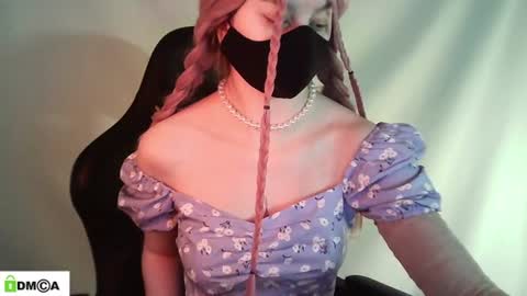 Snapshot of evie_muna chatting on June 2026 02:57:01 AM Renesme White Im here from Monday to Friday online show from June 2026 02:57:01 AM