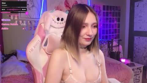 Evie online show from November 2025 03:09:02 AM