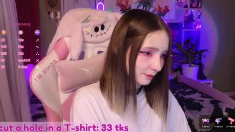 Evie online show from April 2026 10:37:01 PM