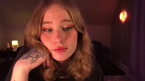 Snapshot of eviecam chatting on December 2024 06:21:02 AM Evie3 online show from December 2024 06:21:02 AM