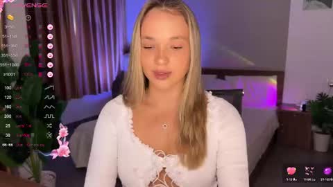 Snapshot of evielina chatting on June 2026 11:52:01 PM evielina online show from June 2026 11:52:01 PM