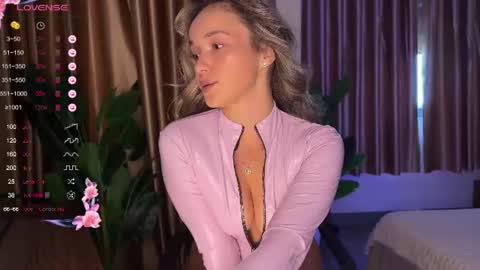 Snapshot of evielina chatting on June 2026 11:57:02 PM evielina online show from June 2026 11:57:02 PM