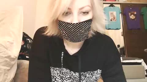 Snapshot of evvygold chatting on February 2026 11:09:01 PM Catwoman online show from February 2026 11:09:01 PM
