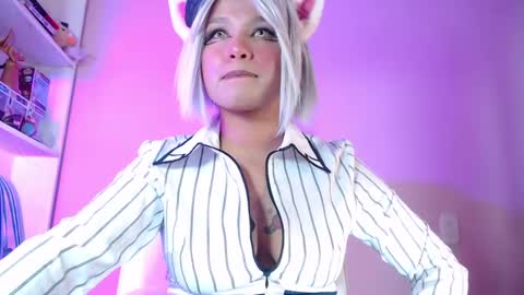 Im Evy online show from February 2025 03:32:02 AM