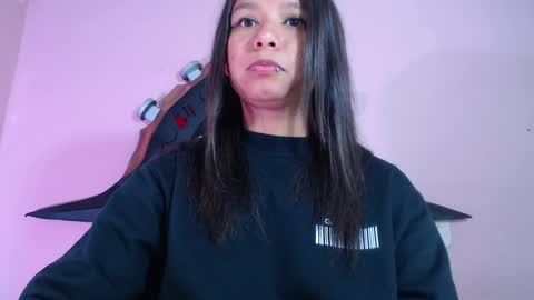 Im Evy online show from October 2025 01:14:01 AM